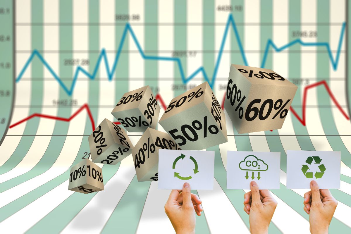 Trois personnes présentant les avantages économiques du développement durable aux entreprises.