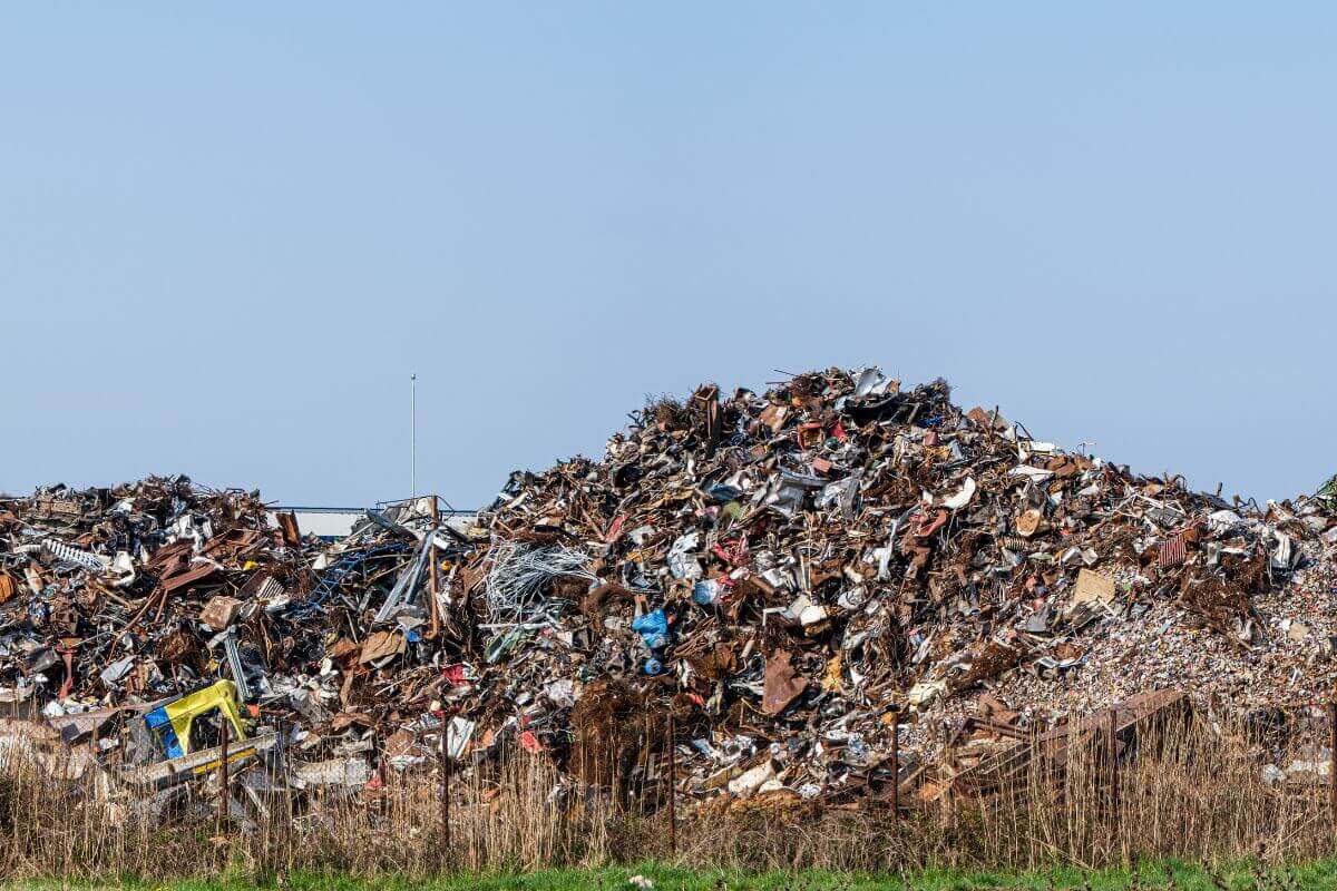 Des déchets et leur impact sur l'environnement.