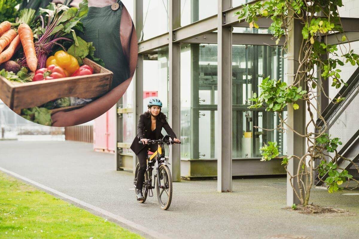 Une femme opte pour le transport écoresponsable et une alimentation durable.